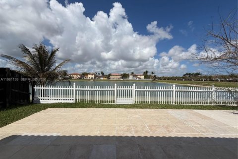 House in Homestead, Florida 4 bedrooms, 181.44 sq.m. № 2052980 - photo 24