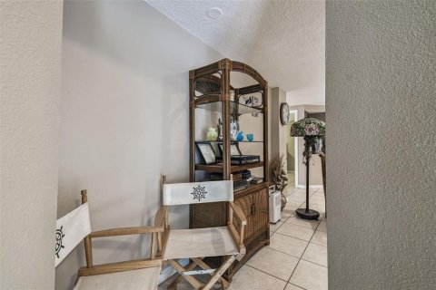 House in New Port Richey, Florida 3 bedrooms, 179.3 sq.m. № 1914216 - photo 10