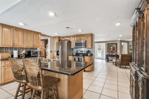 House in New Port Richey, Florida 3 bedrooms, 179.3 sq.m. № 1914216 - photo 15