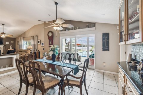 House in New Port Richey, Florida 3 bedrooms, 179.3 sq.m. № 1914216 - photo 21