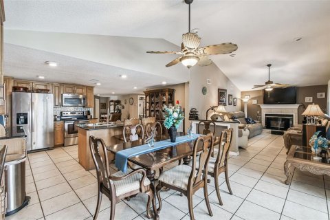 House in New Port Richey, Florida 3 bedrooms, 179.3 sq.m. № 1914216 - photo 23
