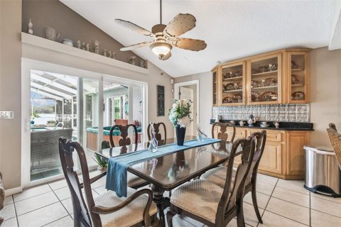 House in New Port Richey, Florida 3 bedrooms, 179.3 sq.m. № 1914216 - photo 22