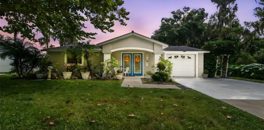 House in New Port Richey, Florida 3 bedrooms, 179.3 sq.m. № 1914216