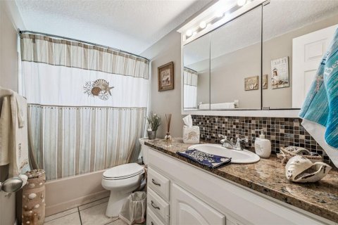 House in New Port Richey, Florida 3 bedrooms, 179.3 sq.m. № 1914216 - photo 29