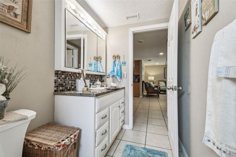 House in New Port Richey, Florida 3 bedrooms, 179.3 sq.m. № 1914216 - photo 30