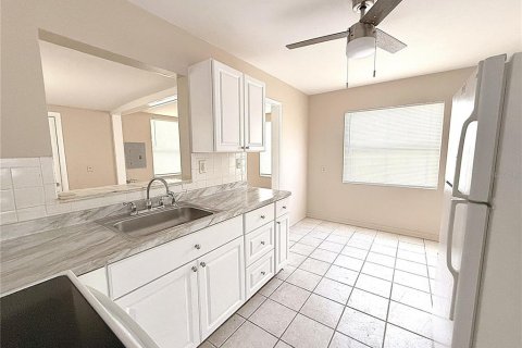 House in Saint Petersburg, Florida 2 bedrooms, 77.02 sq.m. № 1911789 - photo 4