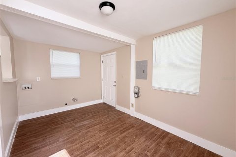 House in Saint Petersburg, Florida 2 bedrooms, 77.02 sq.m. № 1911789 - photo 6