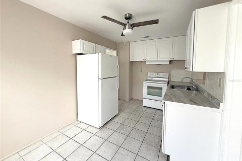 House in Saint Petersburg, Florida 2 bedrooms, 77.02 sq.m. № 1911789 - photo 5