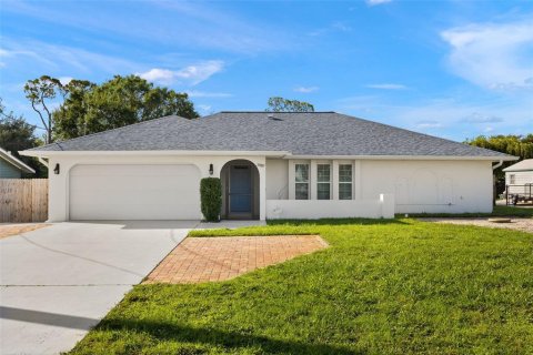 House in Port Charlotte, Florida 3 bedrooms, 166.39 sq.m. № 1797131 - photo 1