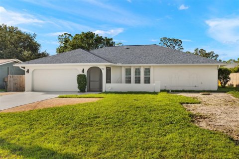 House in Port Charlotte, Florida 3 bedrooms, 166.39 sq.m. № 1797131 - photo 3