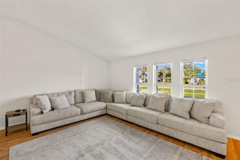 House in Port Charlotte, Florida 3 bedrooms, 166.39 sq.m. № 1797131 - photo 5