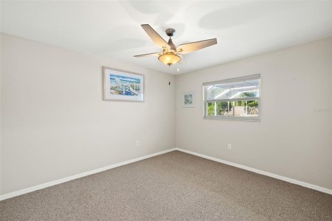 House in Port Charlotte, Florida 3 bedrooms, 166.39 sq.m. № 1797131 - photo 22