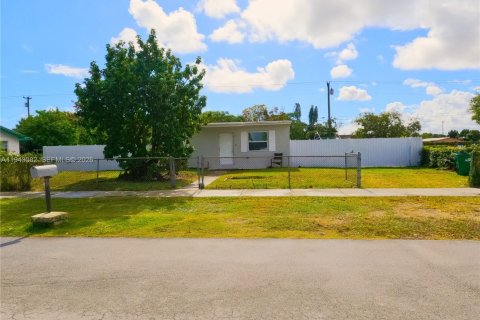 Villa ou maison à Miami, Floride 2 chambres, 66.89 m2 № 1999346