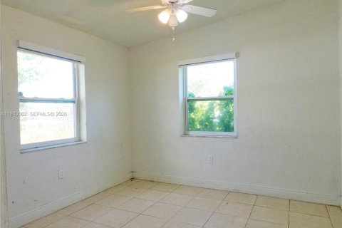 Villa ou maison à louer à Miami, Floride: 2 chambres, 66.89 m2 № 1999346 - photo 12