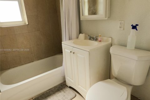 Villa ou maison à louer à Miami, Floride: 2 chambres, 66.89 m2 № 1999346 - photo 9