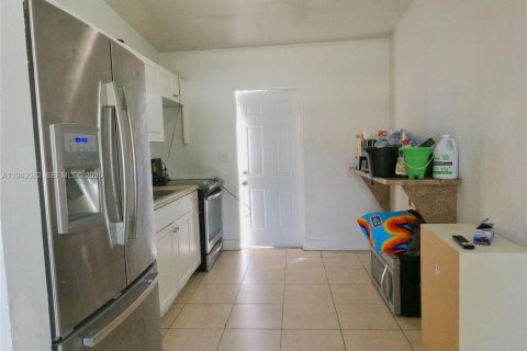 Villa ou maison à louer à Miami, Floride: 2 chambres, 66.89 m2 № 1999346 - photo 6