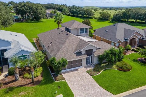 House in Tavares, Florida 4 bedrooms, 278.43 sq.m. № 1907420 - photo 1