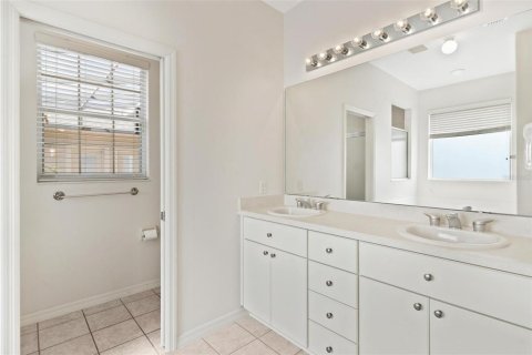 House in Tavares, Florida 4 bedrooms, 278.43 sq.m. № 1907420 - photo 28