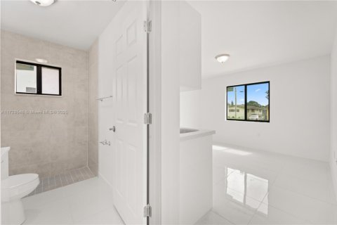 House in Miami Gardens, Florida 4 bedrooms, 174.56 sq.m. № 1483353 - photo 7