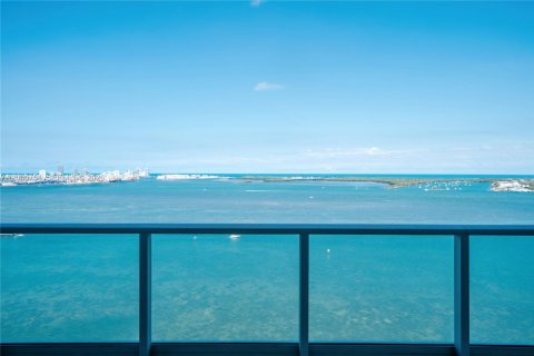 Condo in Miami, Florida, 3 bedrooms № 2177543 - photo 2