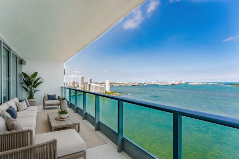 Condo in Miami, Florida, 3 bedrooms № 2177543
