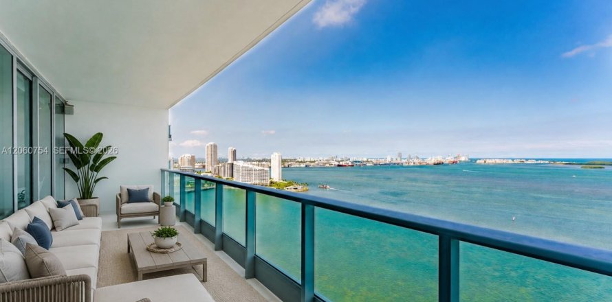 Condo in Miami, Florida, 3 bedrooms № 2177543