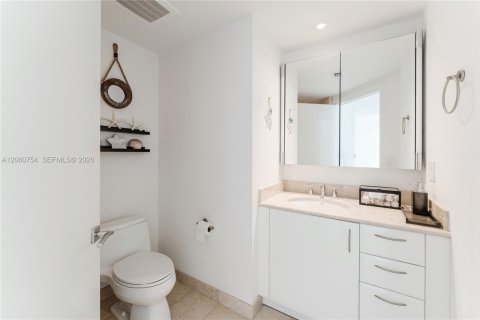 Condo in Miami, Florida, 3 bedrooms № 2177543 - photo 16
