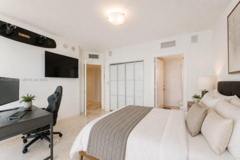 Condo in Miami, Florida, 3 bedrooms № 2177543 - photo 13