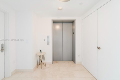 Condo in Miami, Florida, 3 bedrooms № 2177543 - photo 17