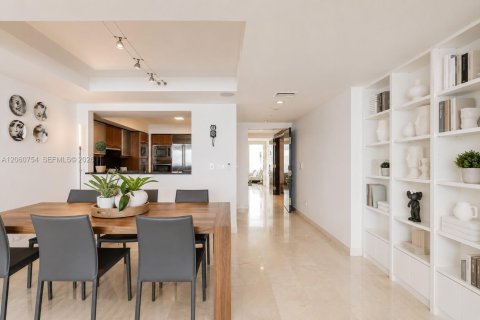 Condo in Miami, Florida, 3 bedrooms № 2177543 - photo 5