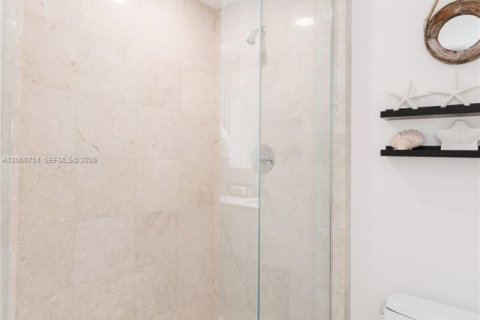 Condo in Miami, Florida, 3 bedrooms № 2177543 - photo 11