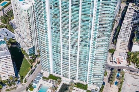 Condominio en venta en Miami, Florida, 3 dormitorios, 197.88 m2 № 2177543 - foto 27
