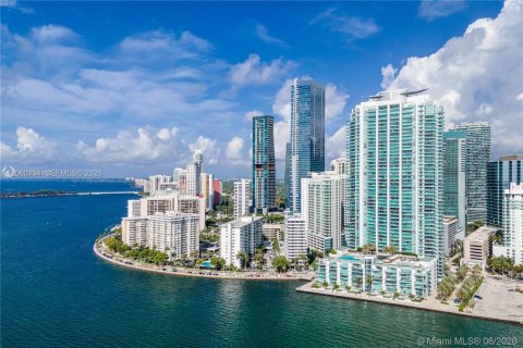 Condominio en venta en Miami, Florida, 3 dormitorios, 197.88 m2 № 2177543 - foto 30