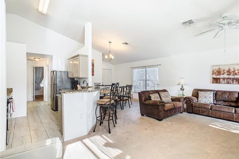 House in Haines City, Florida 4 bedrooms, 146.97 sq.m. № 1900687 - photo 2