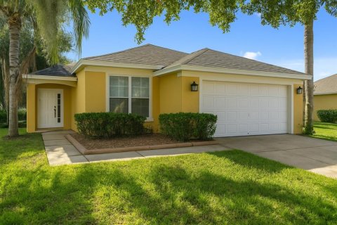 House in Haines City, Florida 4 bedrooms, 146.97 sq.m. № 1900687 - photo 1