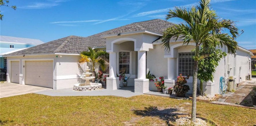 House in Merrit Island, Florida 4 bedrooms, 229.1 sq.m. № 1734628