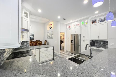 House in Merrit Island, Florida 4 bedrooms, 229.1 sq.m. № 1734628 - photo 7
