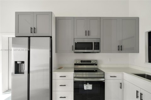 Casa en venta en Lehigh Acres, Florida, 3 dormitorios, 143.07 m2 № 2031721 - foto 12