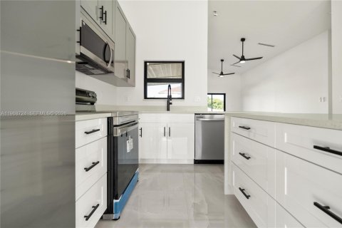 Casa en venta en Lehigh Acres, Florida, 3 dormitorios, 143.07 m2 № 2031721 - foto 10