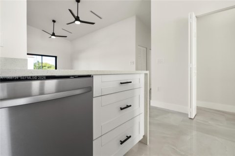 Casa en venta en Lehigh Acres, Florida, 3 dormitorios, 143.07 m2 № 2031721 - foto 11