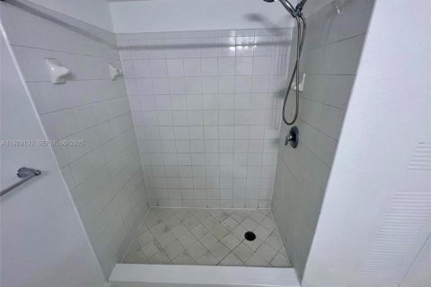 Condominio en alquiler en Homestead, Florida, 3 dormitorios, 104.61 m2 № 1987472 - foto 12