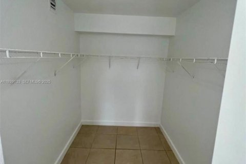 Condominio en alquiler en Homestead, Florida, 3 dormitorios, 104.61 m2 № 1987472 - foto 11