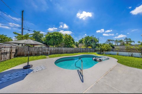 Casa en venta en Hollywood, Florida, 3 dormitorios, 133.41 m2 № 1895911 - foto 9