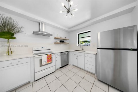 Купить виллу или дом в Холливуд, Флорида 3 спальни, 133.41м2, № 1895911 - фото 14