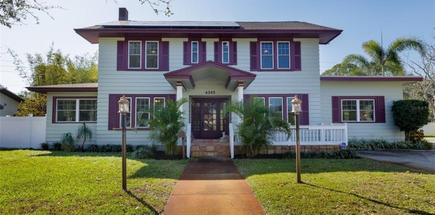 Casa en Saint Petersburg, Florida 5 dormitorios, 293.76 m2 № 1515301