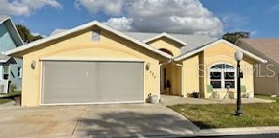 House in Haines City, Florida 3 bedrooms, 166.57 sq.m. № 2201681