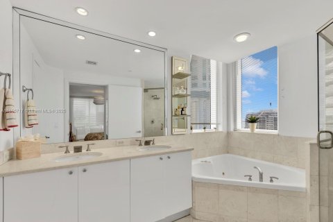 Купить кондоминиум в Майами, Флорида 2 спальни, 131.74м2, № 1897508 - фото 19