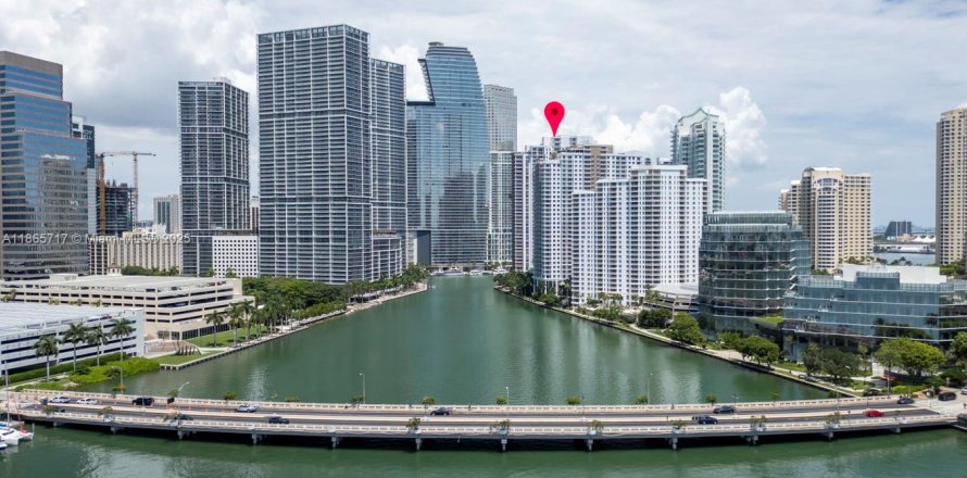 Кондоминиум с 2 спальнями в Майами, Флорида № 1897508