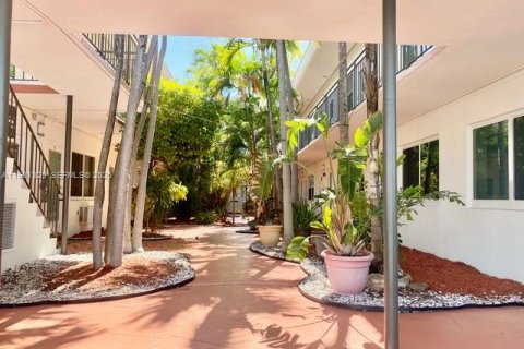 Condominio en venta en Miami Beach, Florida, 2 dormitorios, 98.38 m2 № 2046574 - foto 12