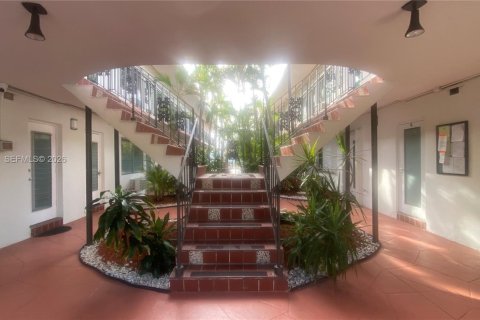 Condo in Miami Beach, Florida, 2 bedrooms  № 2046574 - photo 15